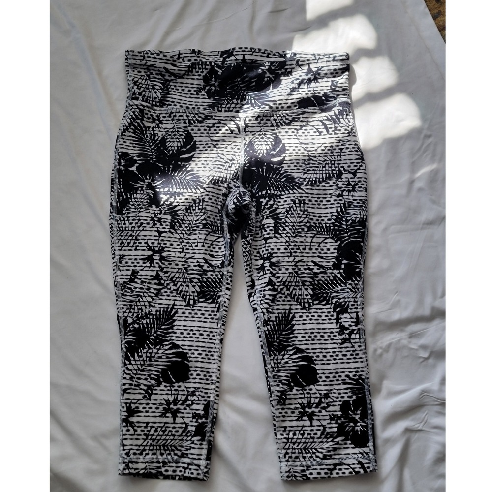 Xersion Womens Large Black White Tropical Palm Print Cropped Leggings Yoga Pants